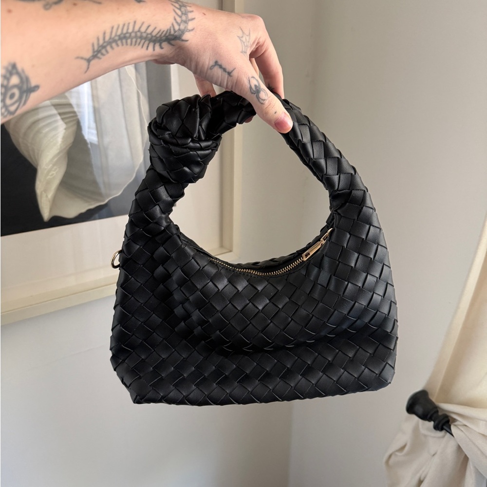 Elegant Black Braided Shoulder Bag - Picture 3 of 4